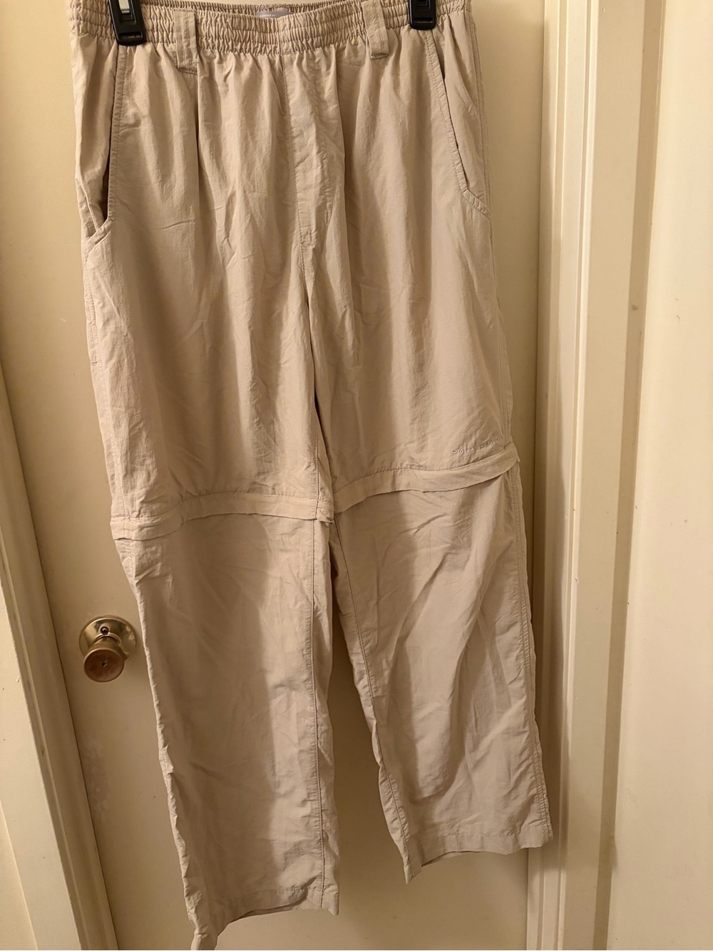 Columbia Men’s Convertible Cargo Pants in Light Beige